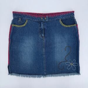 Y2K 90s Denim Mini Skirt w Pockets, Embroidered Flower, Contrast Stitch, Raw Hem
